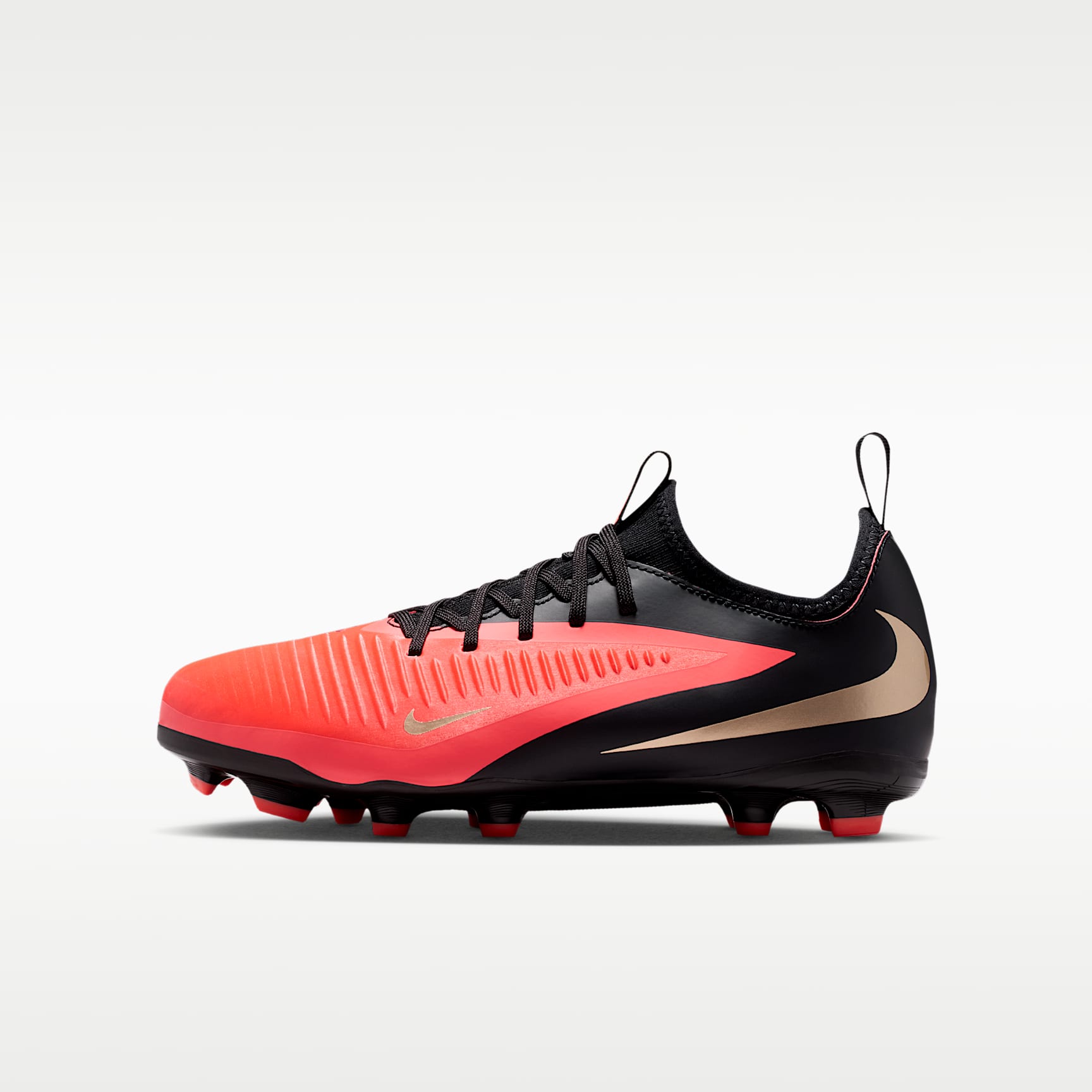 Nike Jr. Phantom 6 Low Academy Older Kids' Multi-Ground Football Boots