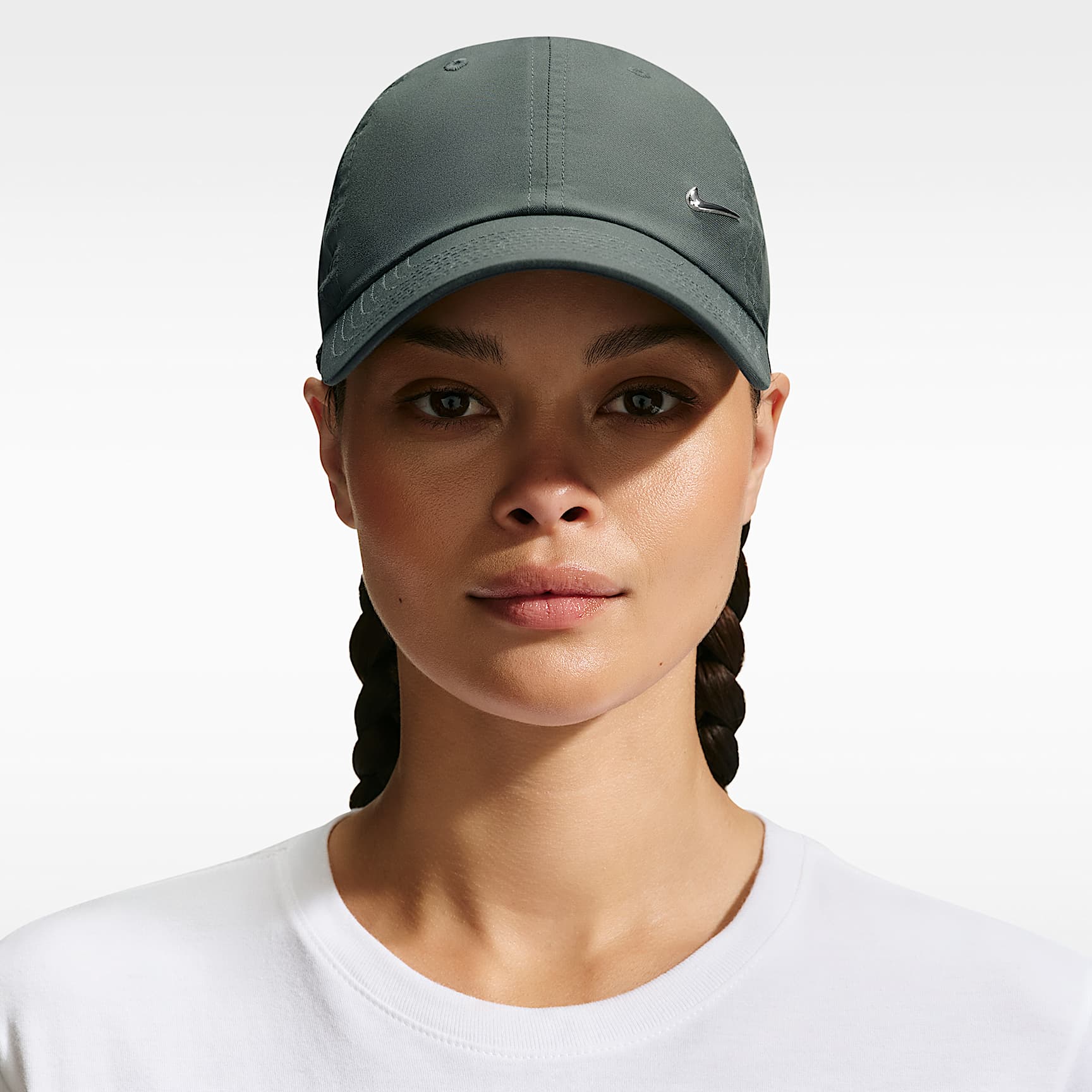 Nike Dri-FIT Club Unstructured Metal Swoosh Cap