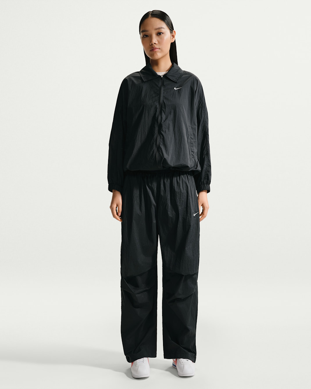 Nike Sportswear Women's Mid-Rise Lightweight UV Trousers - Black/Sail