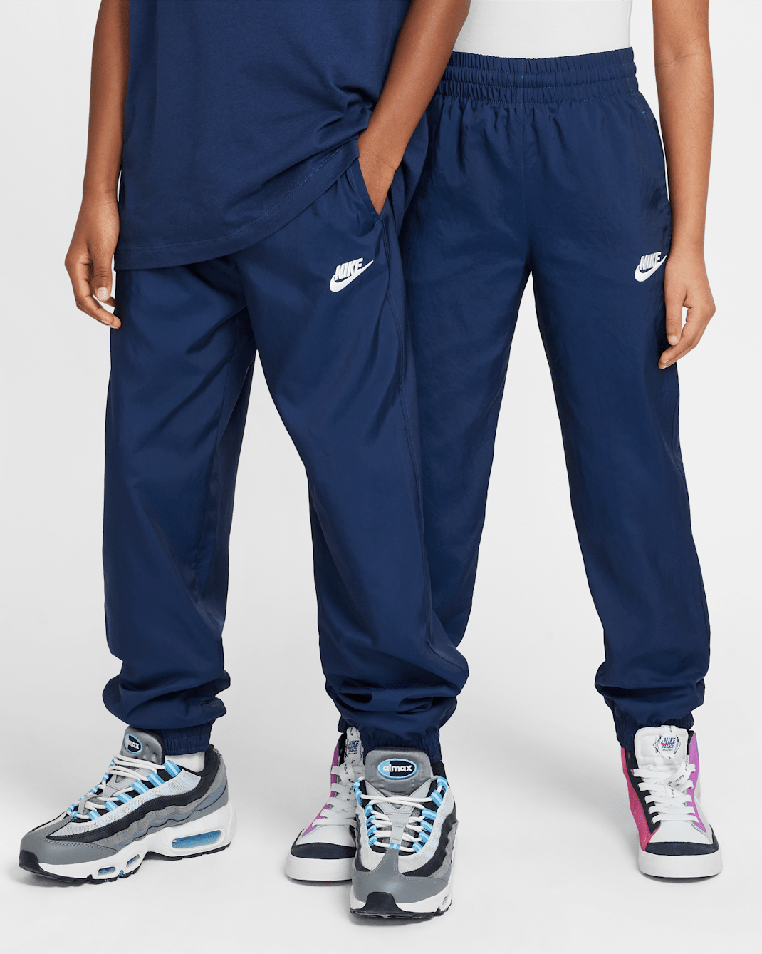 Nike Sportswear Club Older Kids' Woven Joggers - Midnight Navy/White