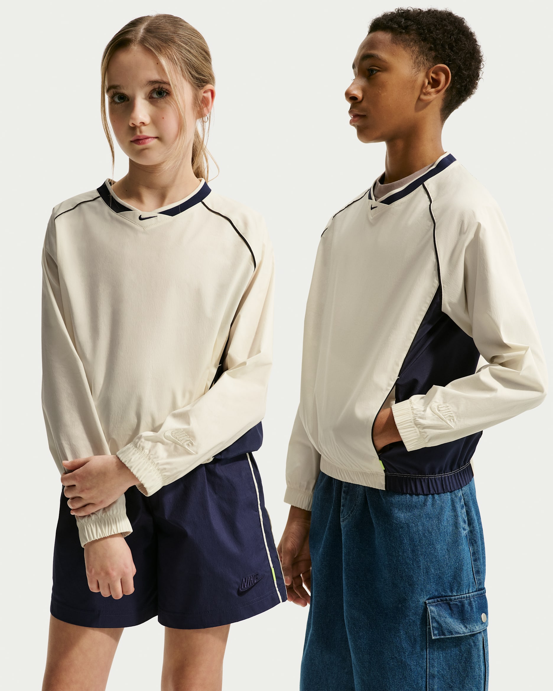 Nike Sportswear Older Kids' Woven V-Neck Long-Sleeve Top - Soft Pearl/Midnight Navy/Black/Soft Pearl