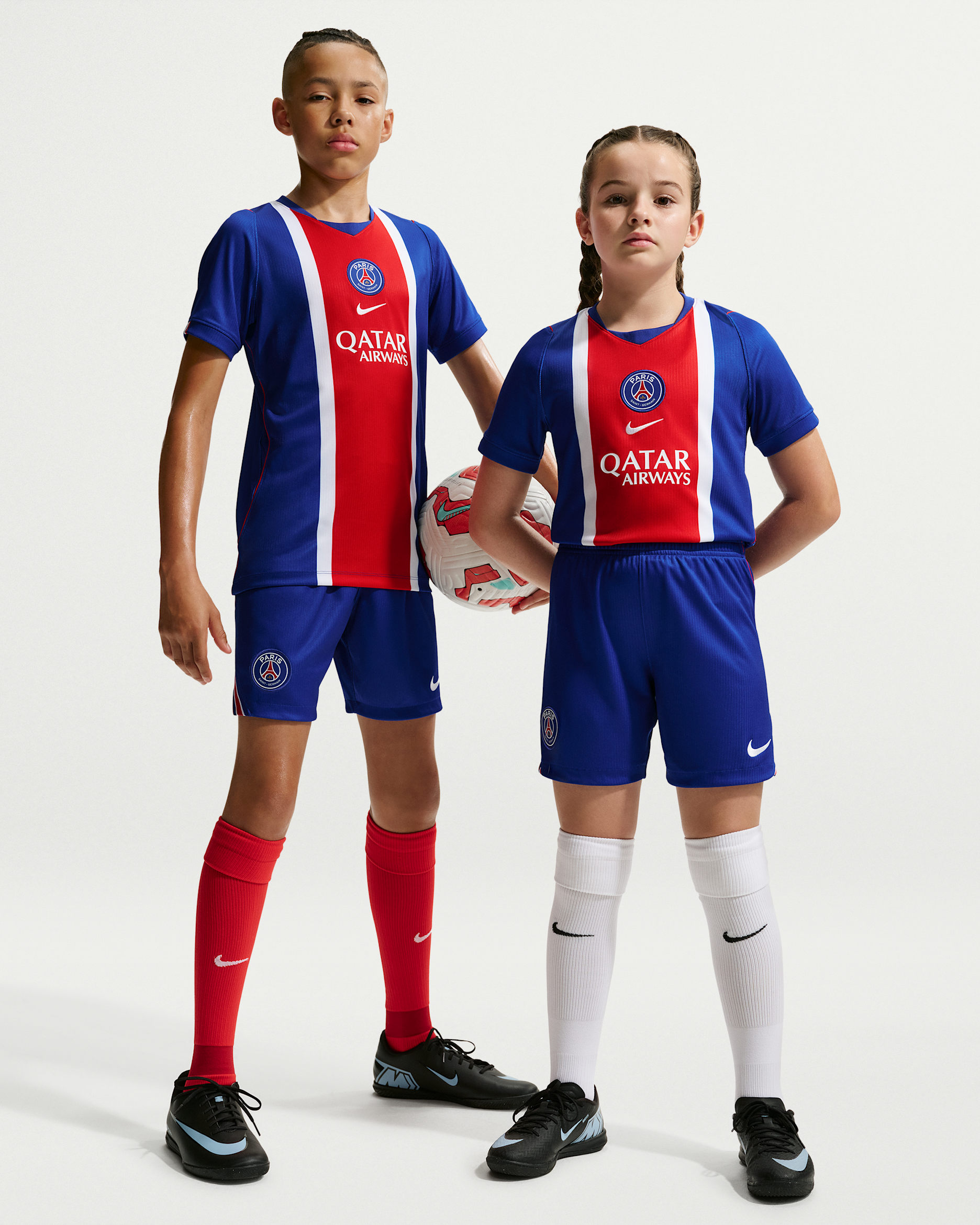 Paris Saint-Germain 2026/27 Stadium Home Older Kids' Nike Dri-FIT Football Replica Shorts - Old Royal/White