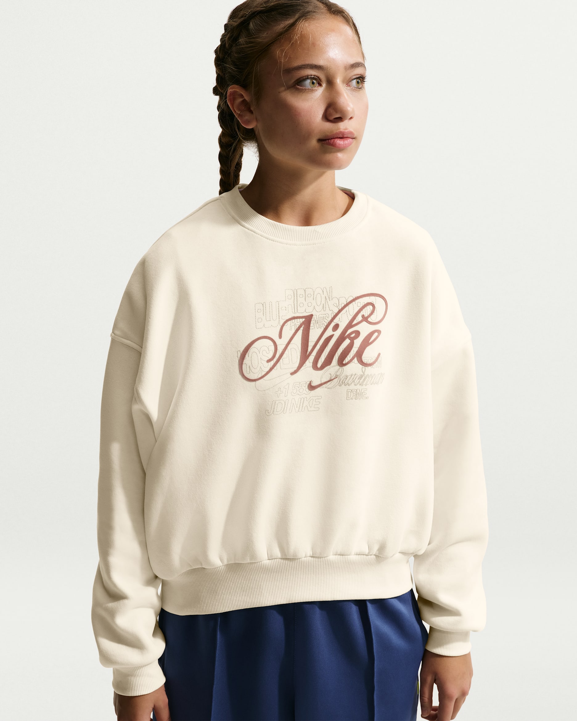 Nike Sportswear Club Fleece Older Kids' (Girls') Boxy Crew-Neck Sweatshirt - Soft Pearl