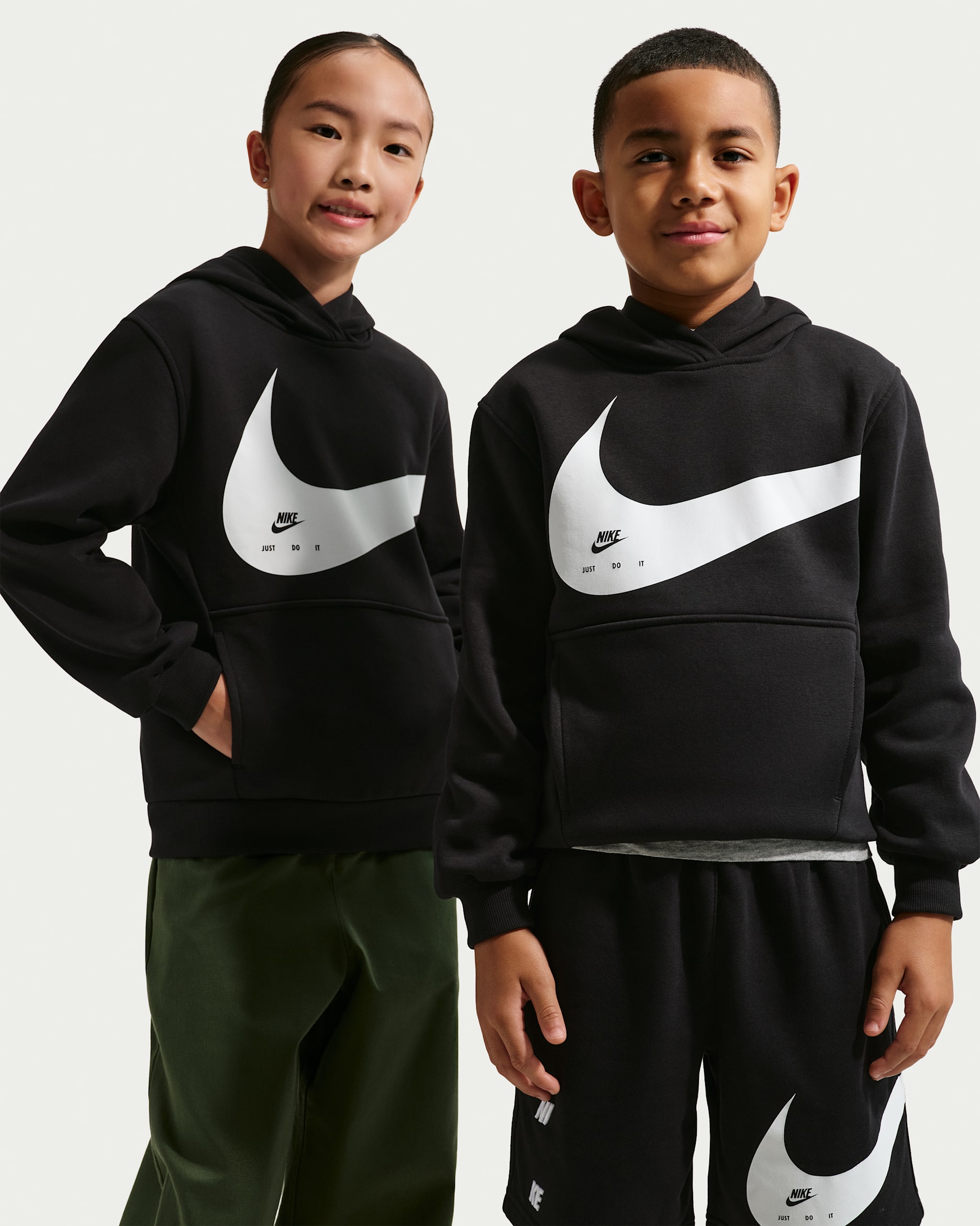 Nike Sportswear Club Older Kids' Hoodie - Black/White