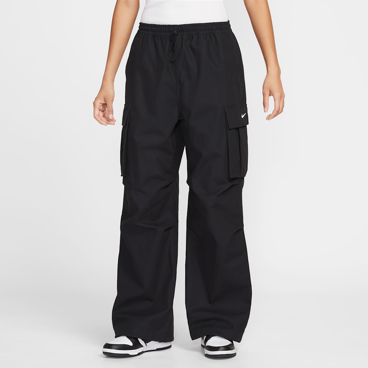 Nike Sportswear Women's Mid-Rise Oversized Woven Cargo Trousers