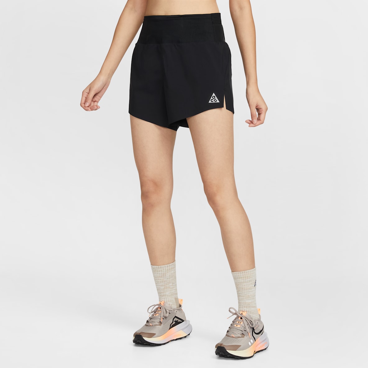 ナイキ ACG ウィメンズ Dri-FIT ミッドライズ トレイルランニングショートパンツ (インナー付き)