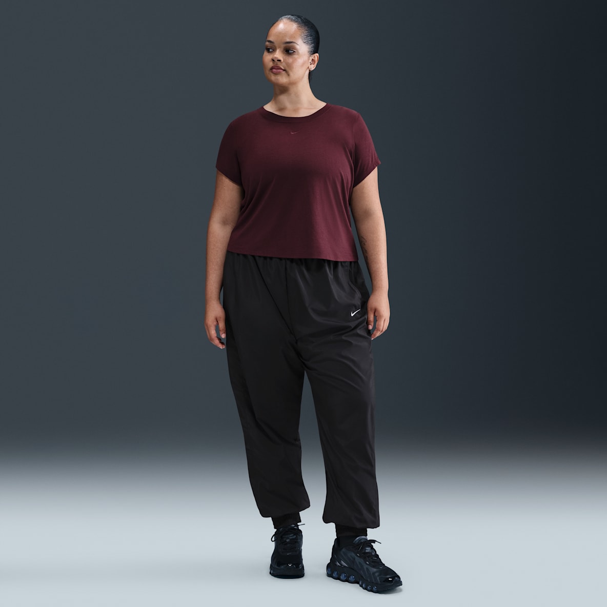 Nike Sportswear Classic Wovens Women's UV Protection Mid-Rise Loose Joggers (Plus Size)