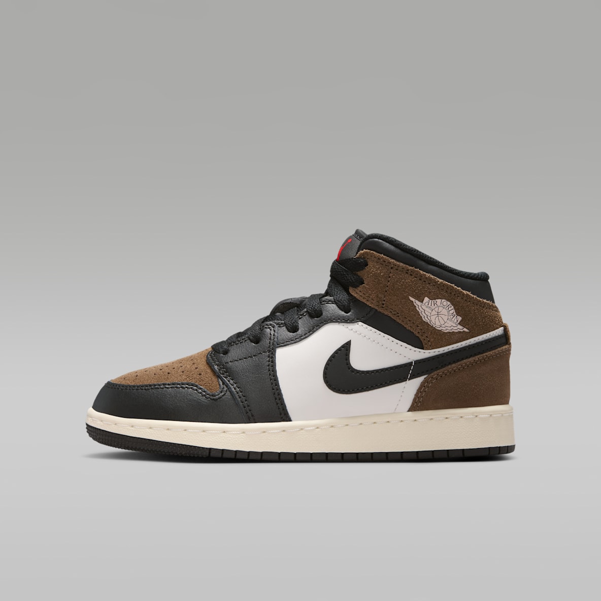 Air Jordan 1 Mid Older Kids' Shoes