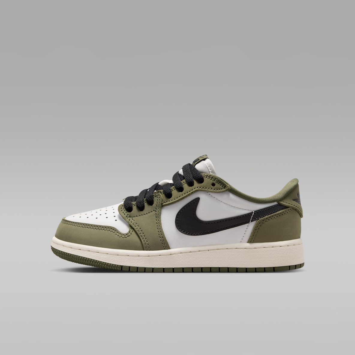 Air Jordan 1 Retro Low 'Medium Olive and Summit White' Older Kids' Shoes