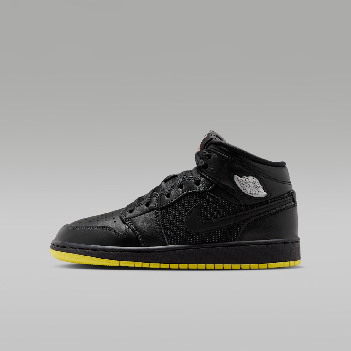 Air Jordan 1 Mid SE Big Kids' Shoes