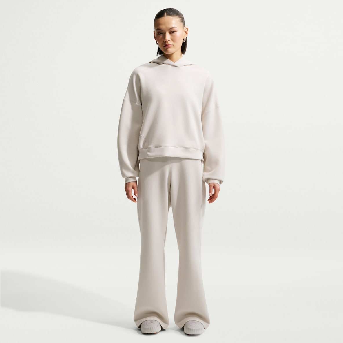 Nike 24.7 ImpossiblySoft Pantalon taille haute ample et évasé Dri-FIT pour femme