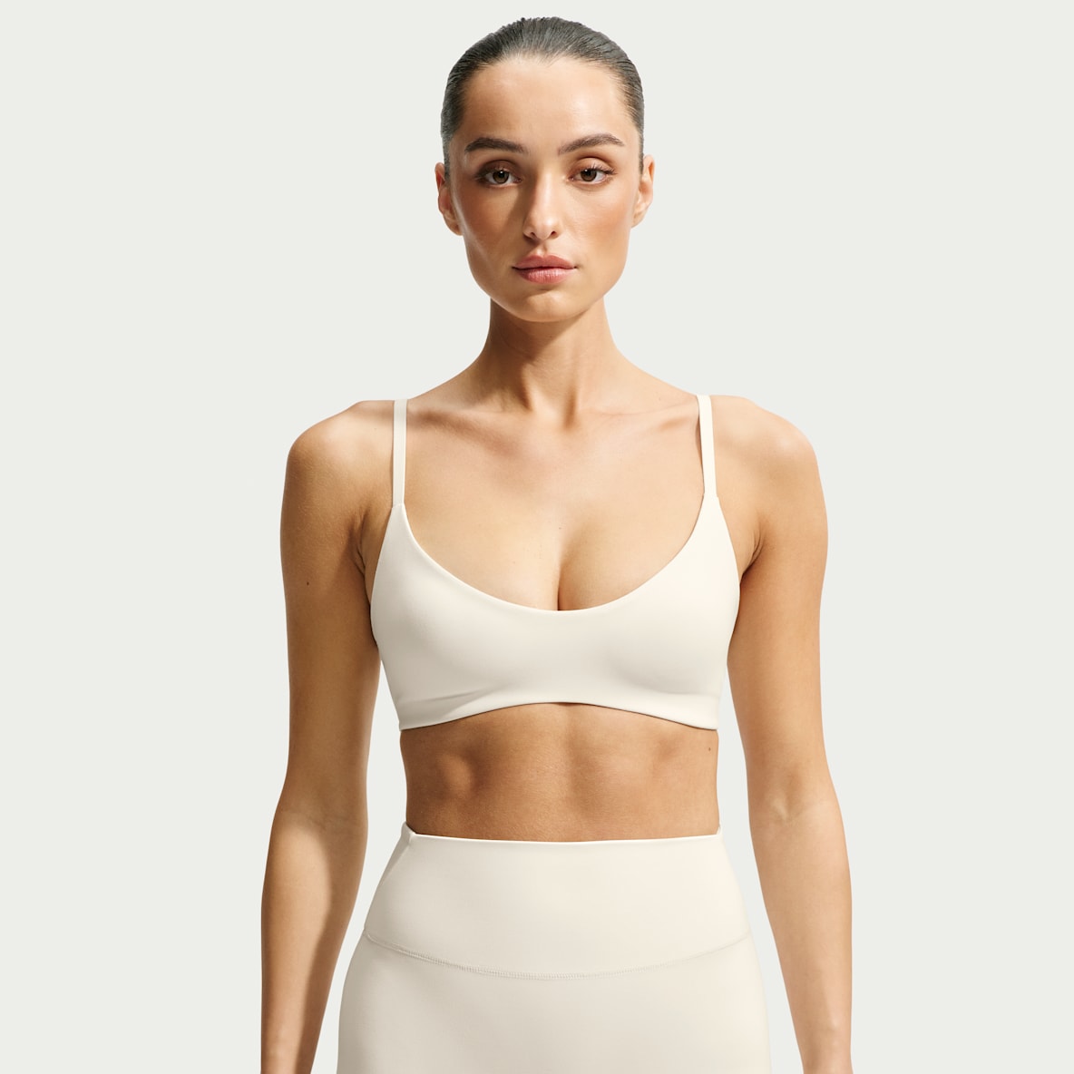 NikeSKIMS Matte Bra de microcuello en forma U para mujer