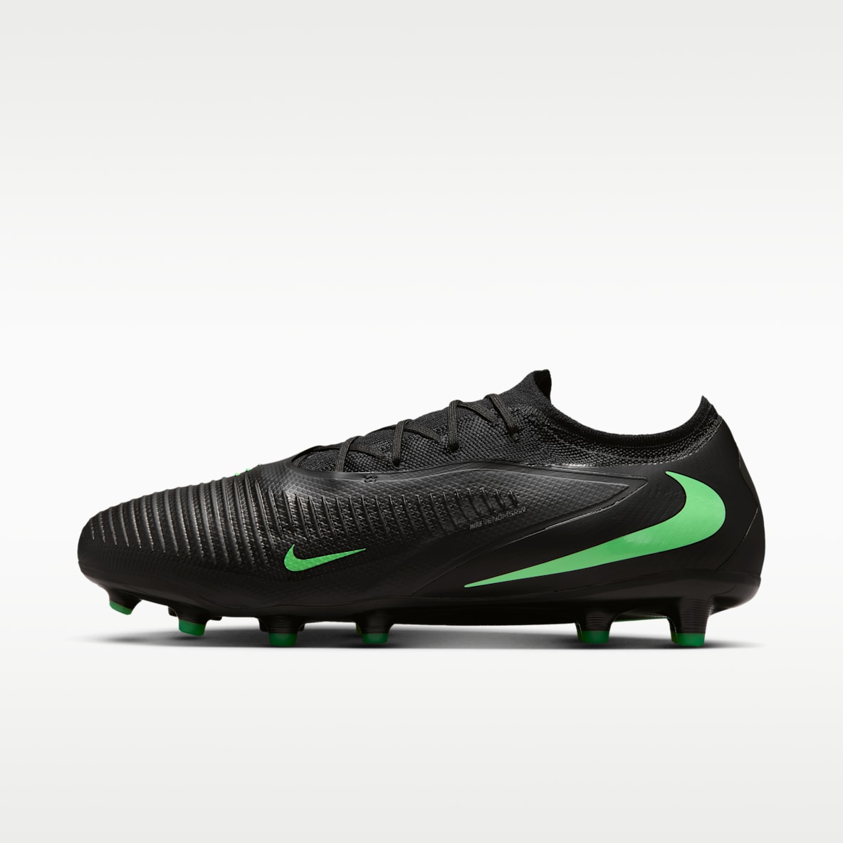 Nike Phantom 6 Low Pro Artificial-Grass Football Boot
