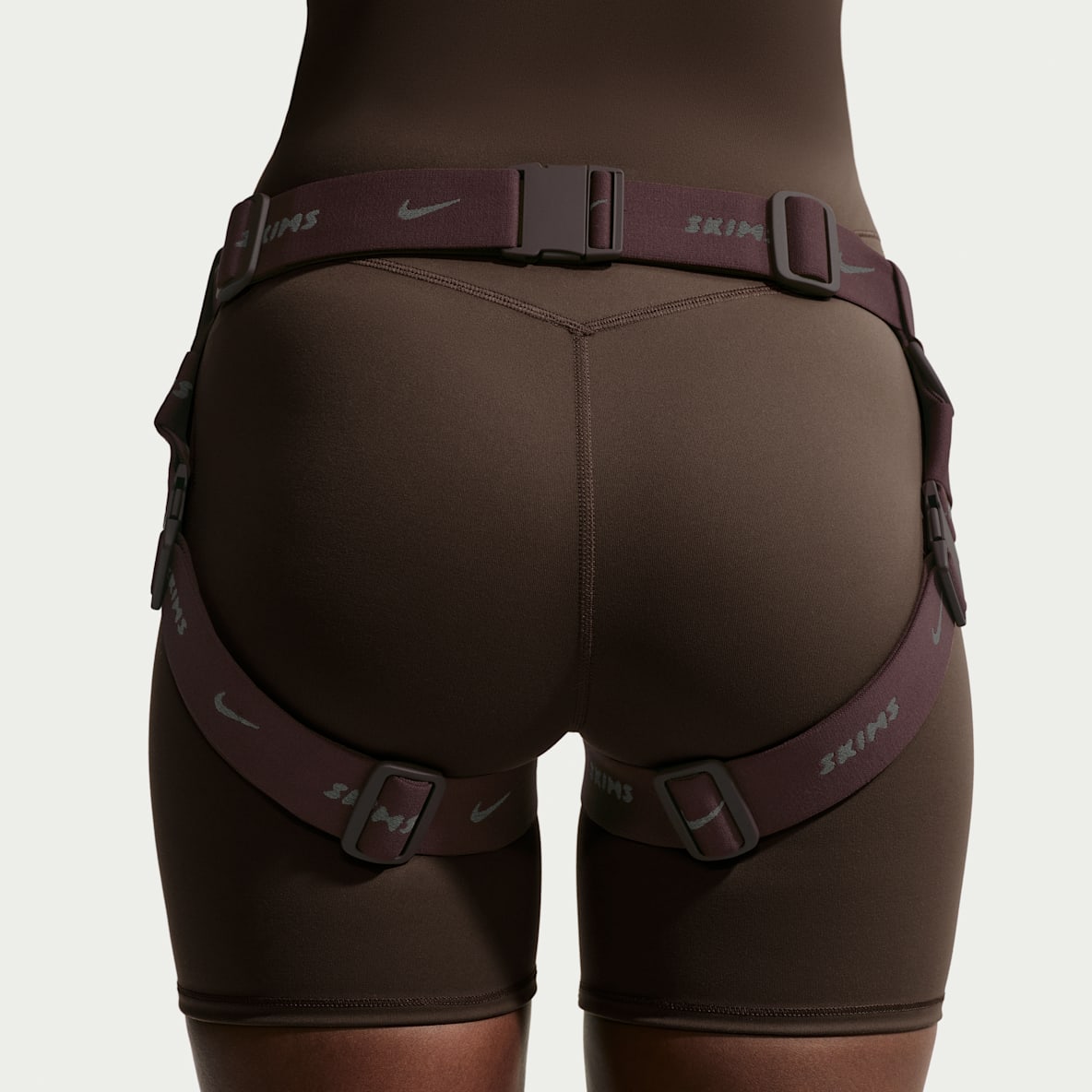 NikeSKIMS Riñonera con arnés para mujer
