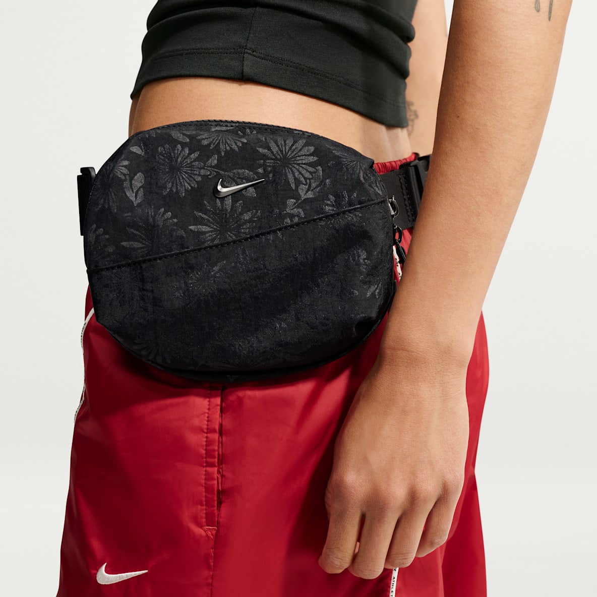 Nike Aura Cangurera floral (2 L)