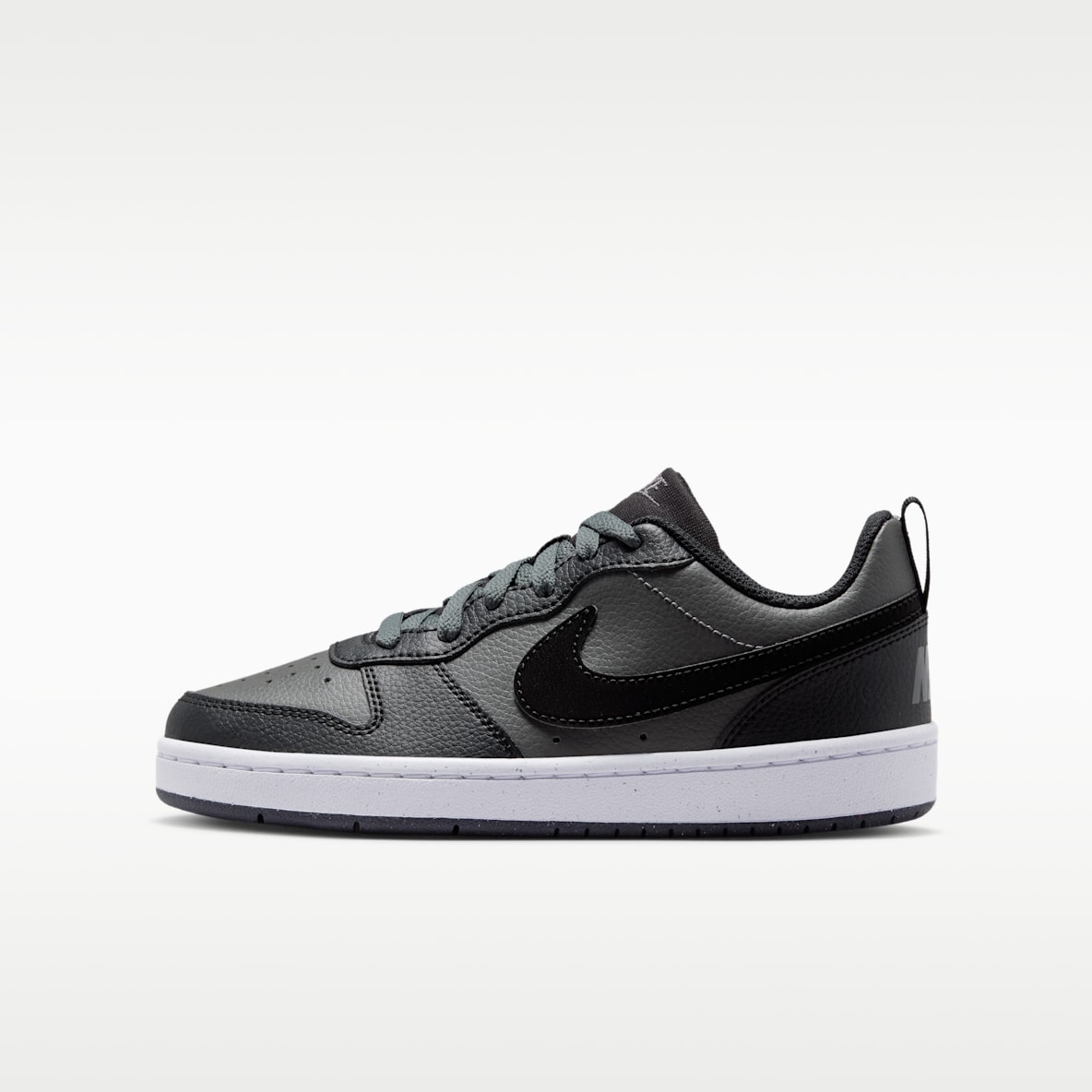 NikeCourt Borough Low Older Kids' Shoes