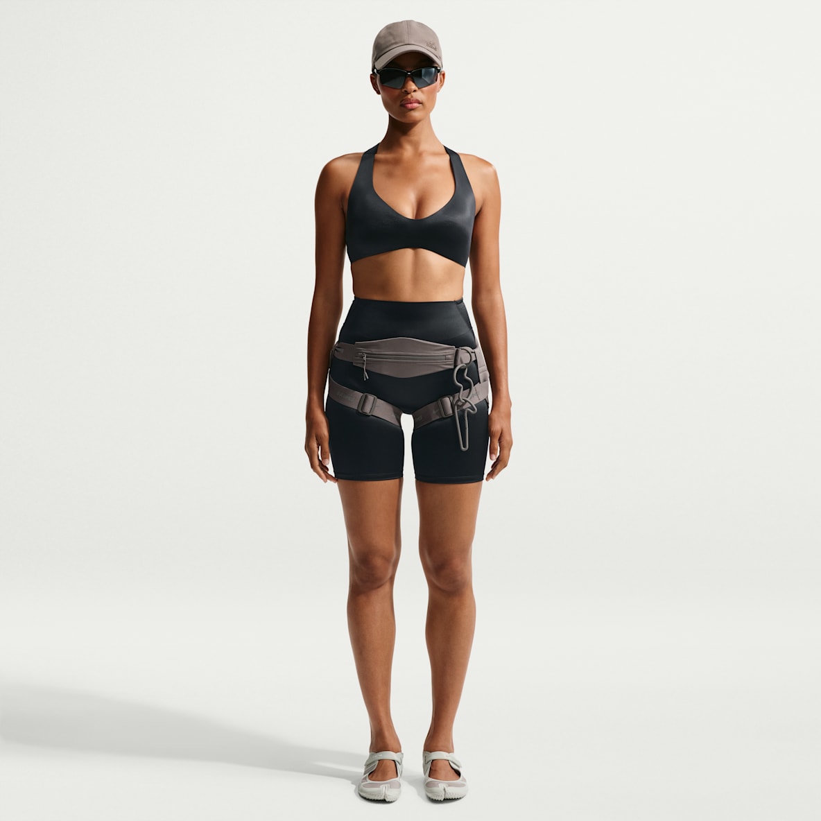 NikeSKIMS Satin Shine Cycliste thermocollé taille mi-haute 18 cm pour femme