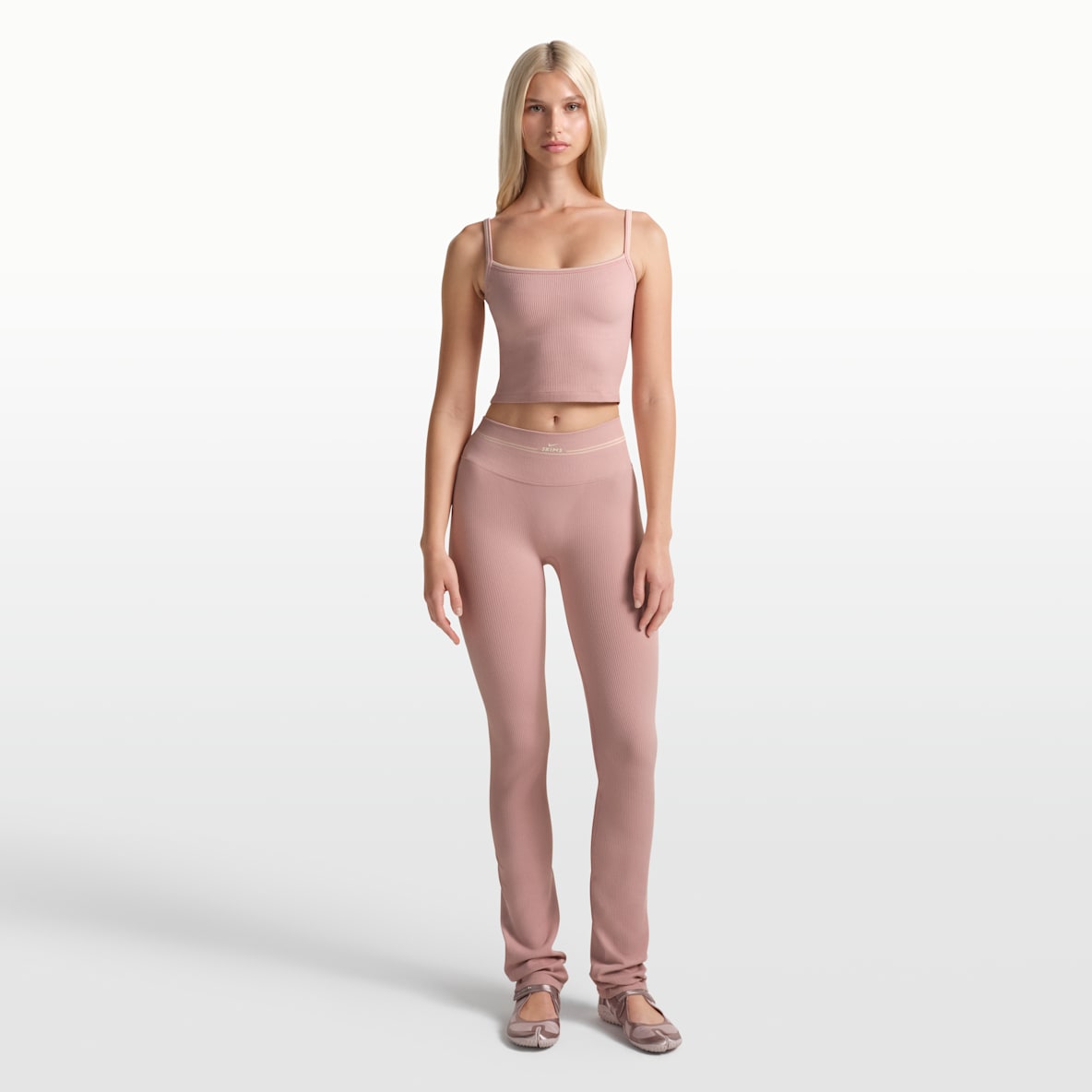NikeSKIMS Ribbed Seamless Leggings rectos de 86 cm para mujer