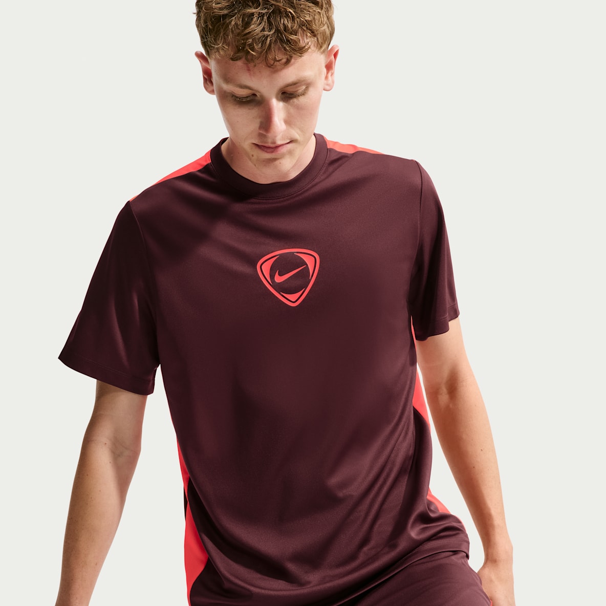 Nike Academy+ Haut de foot à manches courtes Dri-FIT pour homme