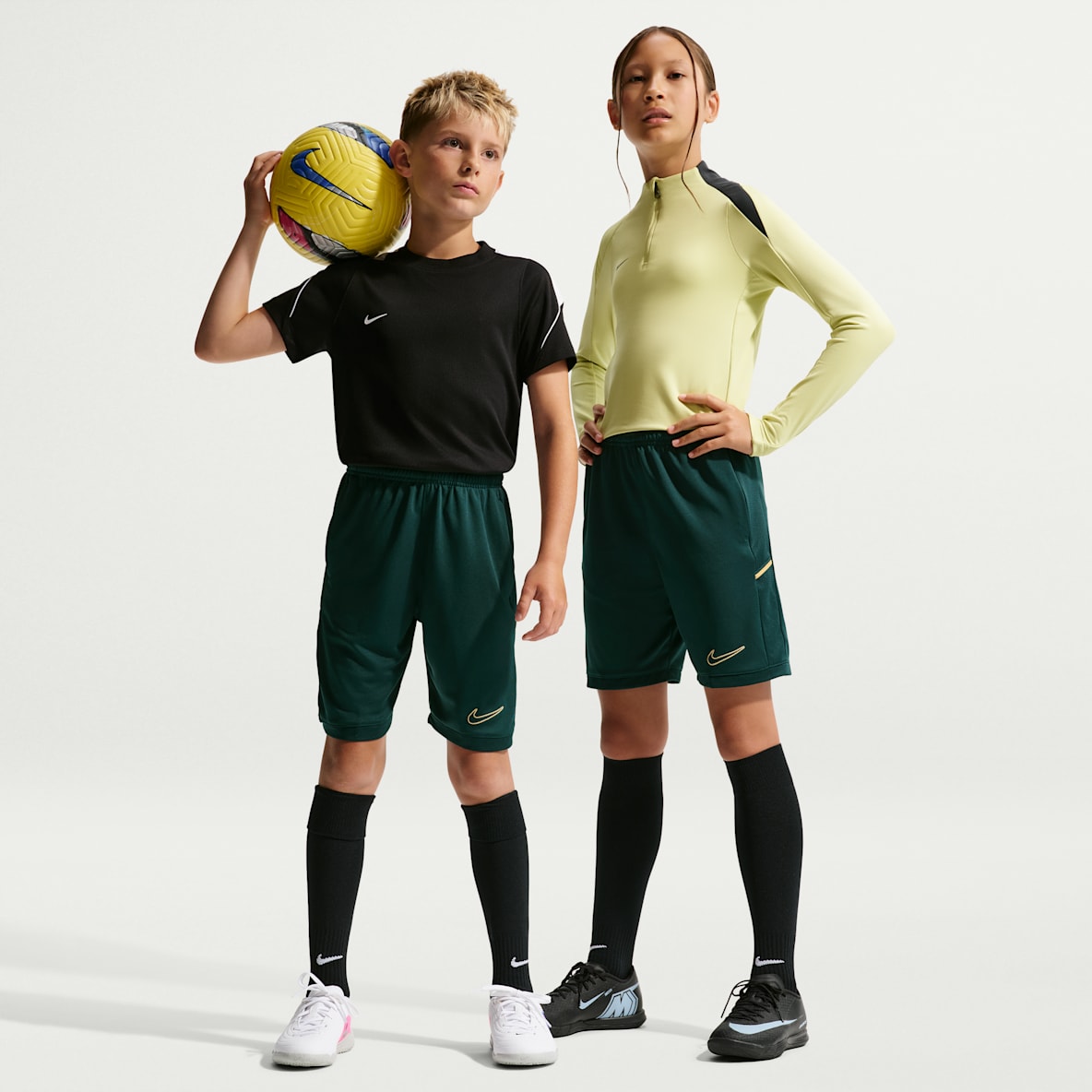 Nike Academy Older Kids' Dri-FIT Football Knit Shorts