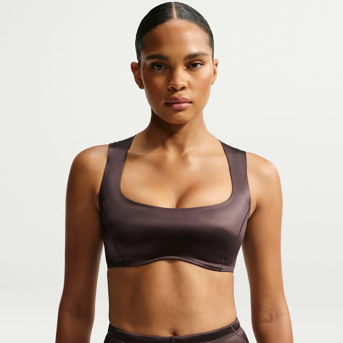 NikeSKIMS Satin Shine Bra con escote abierto en forma de U para mujer