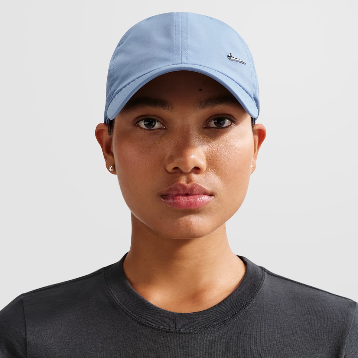 Nike Dri-FIT Club Unstructured Metal Swoosh Cap