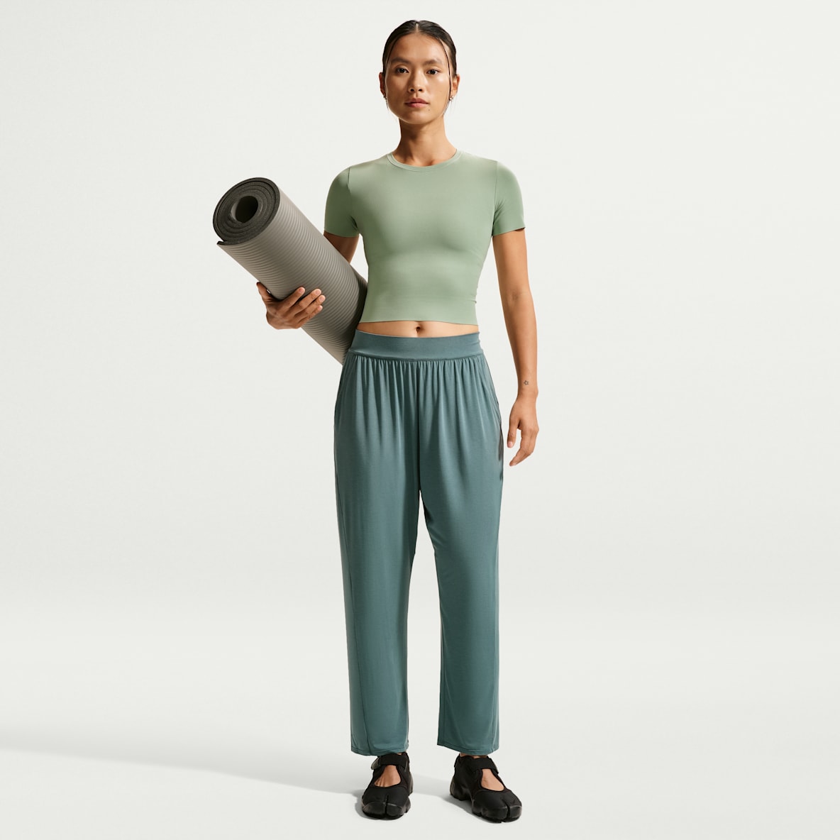 Nike Zenvy Women's Loose Mid-Rise Trousers