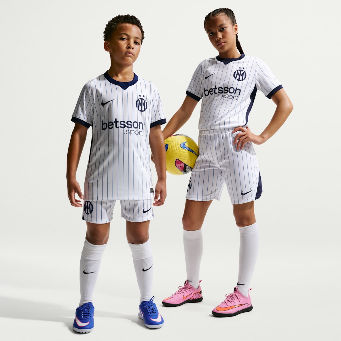 Inter Milan 2026/27 Stadium Away Older Kids' Nike Dri-FIT Football Replica Shorts