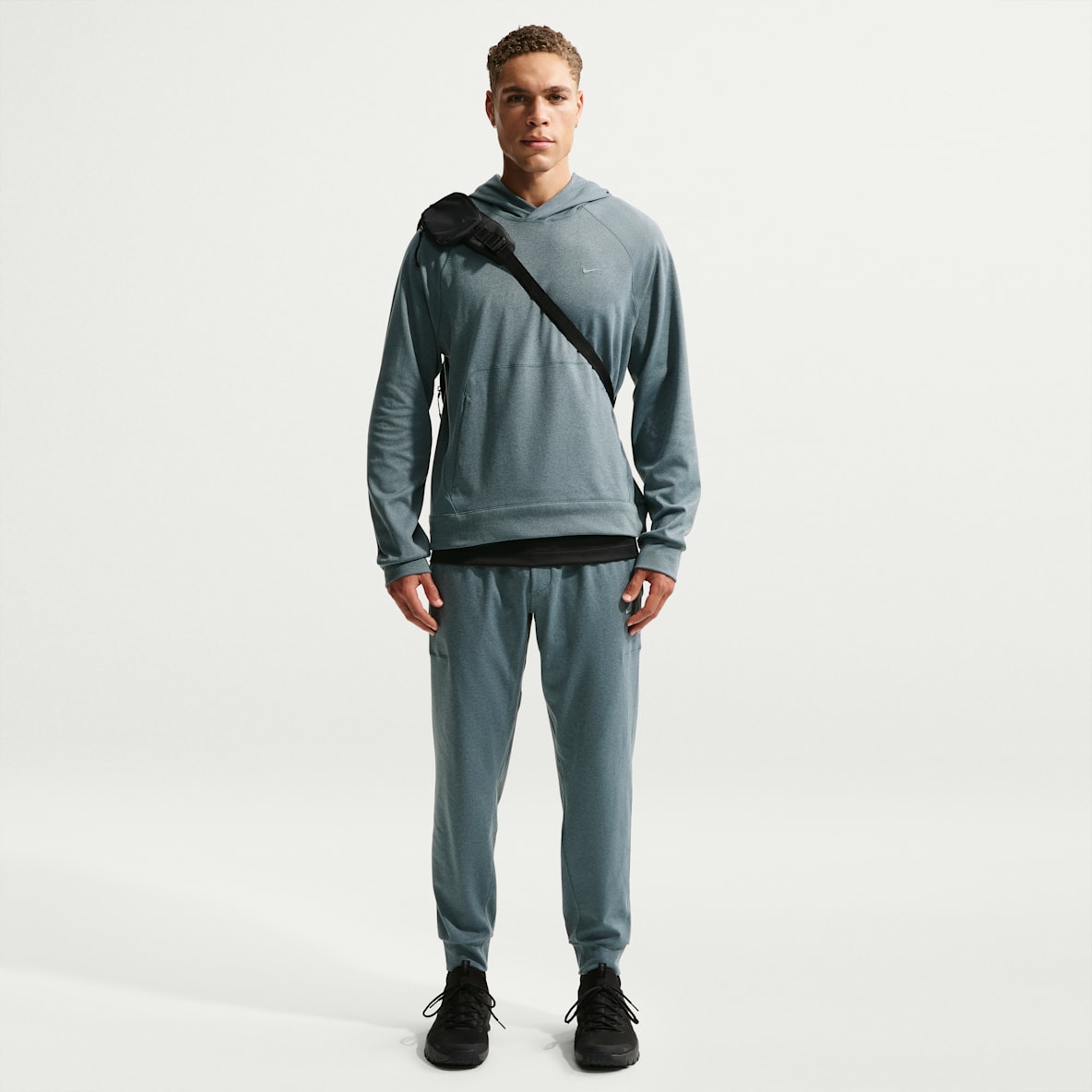 Nike Primary NanoKnit Joggers de alto rendimiento Dri-FIT con protección contra los rayos UV para hombre